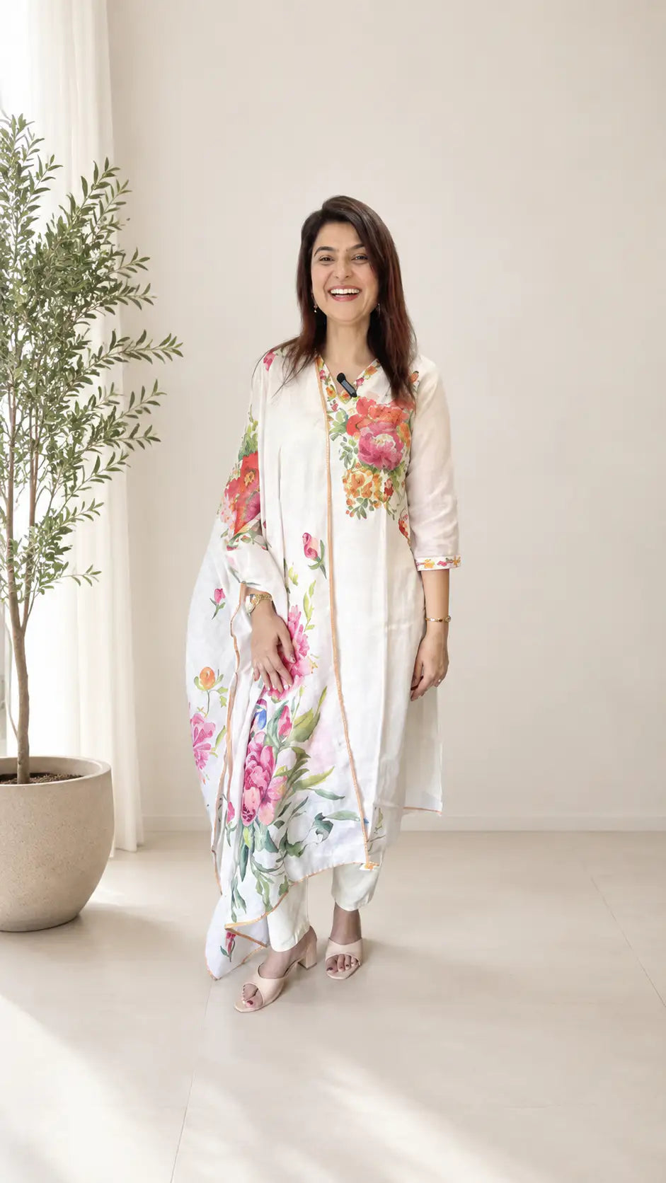 Ivory Linen Kurti Pant With Dupatta Set
