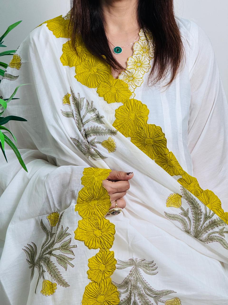 Ivory Kurti Pant With Dupatta